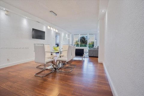 Condo in Hollywood, Florida, 1 bedroom  № 1859666 - photo 5