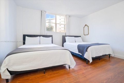 Condo in Hollywood, Florida, 1 bedroom  № 1859666 - photo 19