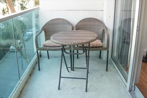 Condo in Hollywood, Florida, 1 bedroom  № 1859666 - photo 29