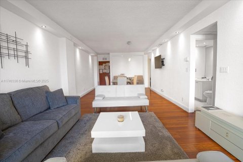 Condo in Hollywood, Florida, 1 bedroom  № 1859666 - photo 9