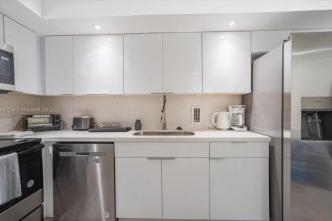Condo in Hollywood, Florida, 1 bedroom  № 1859666 - photo 13