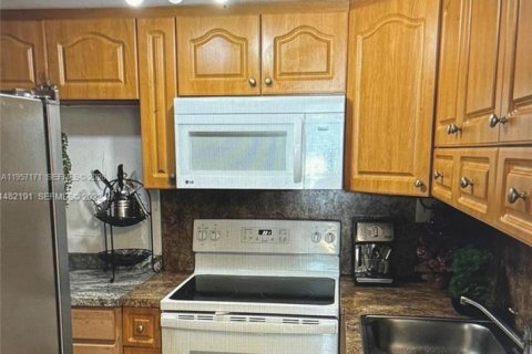 Купить кондоминиум в Майами, Флорида 1 спальня, 58.53м2, № 2024020 - фото 9