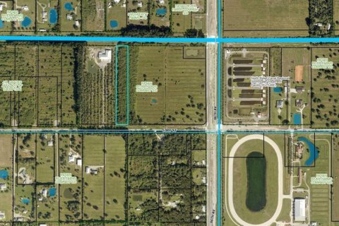 Commercial property in Vero Beach, Florida № 2261683 - photo 2