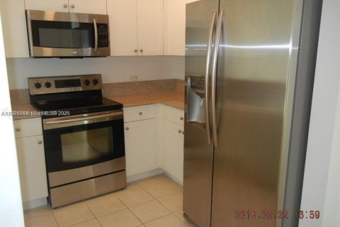 Снять в аренду кондоминиум в Майами, Флорида 2 спальни, 87.51м2, № 1983658 - фото 5