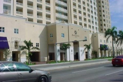 Снять в аренду кондоминиум в Майами, Флорида 2 спальни, 87.51м2, № 1983658 - фото 1