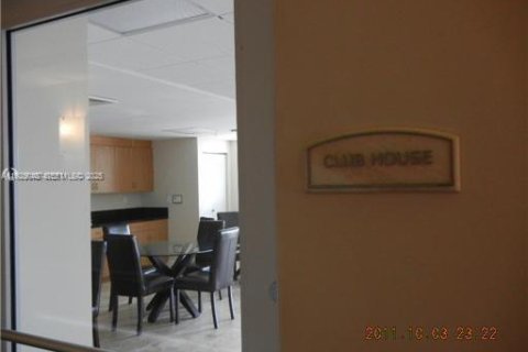 Снять в аренду кондоминиум в Майами, Флорида 2 спальни, 87.51м2, № 1983658 - фото 24