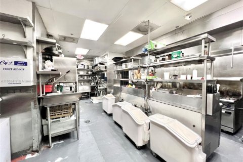 Commercial property in Coral Gables, Florida № 1881556 - photo 15