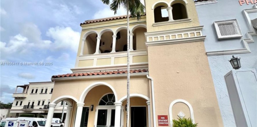 Commercial property in Coral Gables, Florida № 1881556