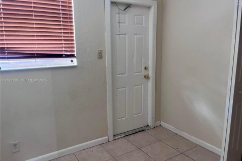 Apartamento en alquiler en Dania Beach, Florida, 2 dormitorios, 217.02 m2 № 2169960 - foto 4