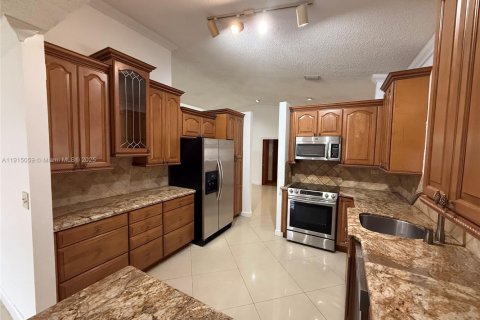 Villa ou maison à louer à Miami, Floride: 4 chambres, 343.65 m2 № 2018878 - photo 7