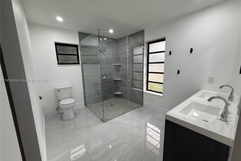 Villa ou maison à louer à Miami, Floride: 4 chambres, 343.65 m2 № 2018878 - photo 15