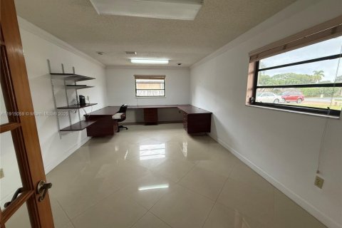 Villa ou maison à louer à Miami, Floride: 4 chambres, 343.65 m2 № 2018878 - photo 9