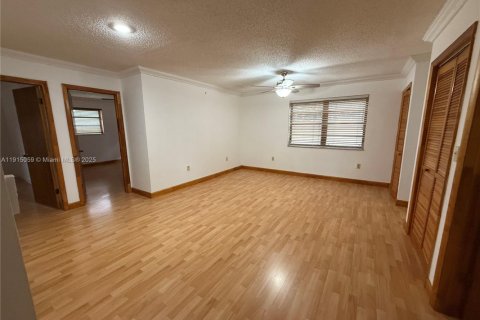 Villa ou maison à louer à Miami, Floride: 4 chambres, 343.65 m2 № 2018878 - photo 10