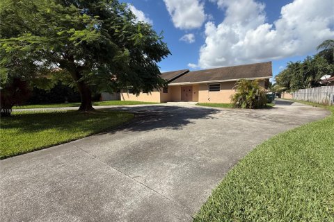 Villa ou maison à Miami, Floride 4 chambres, 343.65 m2 № 2018878