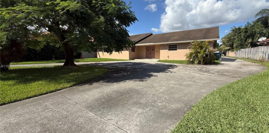 Villa ou maison à Miami, Floride 4 chambres, 343.65 m2 № 2018878