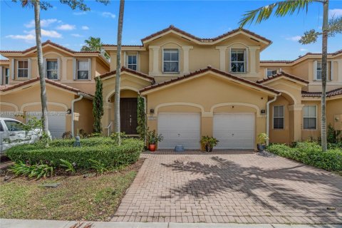 Casa en venta en Miami, Florida, 4 dormitorios, 186.08 m2 № 1790679 - foto 2