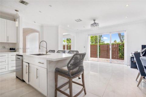 Casa en venta en Miami, Florida, 4 dormitorios, 186.08 m2 № 1790679 - foto 19