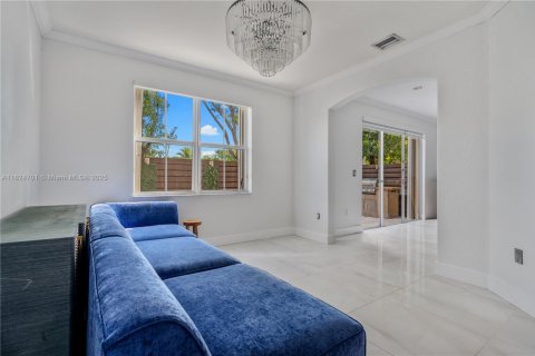 Casa en venta en Miami, Florida, 4 dormitorios, 186.08 m2 № 1790679 - foto 12