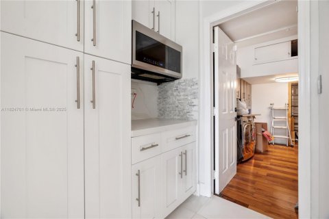 Casa en venta en Miami, Florida, 4 dormitorios, 186.08 m2 № 1790679 - foto 21