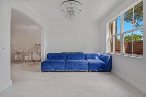 Casa en venta en Miami, Florida, 4 dormitorios, 186.08 m2 № 1790679 - foto 13