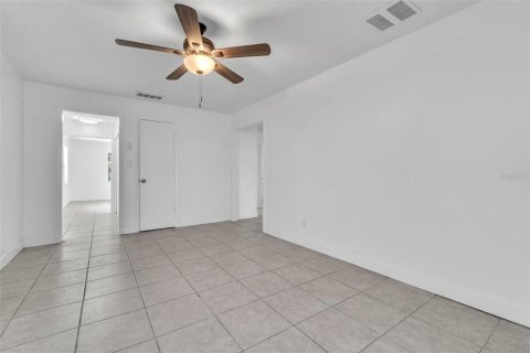 House in Casselberry, Florida 3 bedrooms, 128.48 sq.m. № 1745059 - photo 6