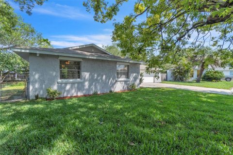 House in Casselberry, Florida 3 bedrooms, 128.48 sq.m. № 1745059 - photo 2
