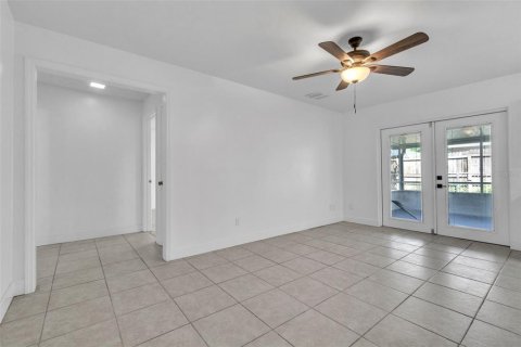 House in Casselberry, Florida 3 bedrooms, 128.48 sq.m. № 1745059 - photo 5
