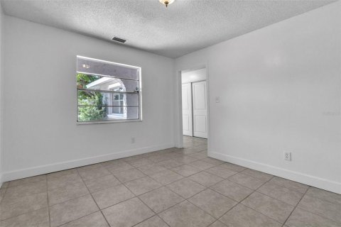 House in Casselberry, Florida 3 bedrooms, 128.48 sq.m. № 1745059 - photo 16