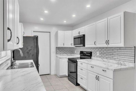 House in Casselberry, Florida 3 bedrooms, 128.48 sq.m. № 1745059 - photo 11