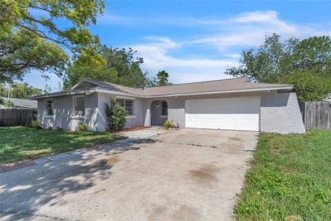 House in Casselberry, Florida 3 bedrooms, 128.48 sq.m. № 1745059 - photo 3