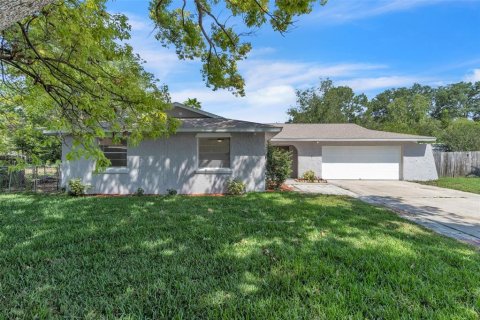 House in Casselberry, Florida 3 bedrooms, 128.48 sq.m. № 1745059 - photo 1