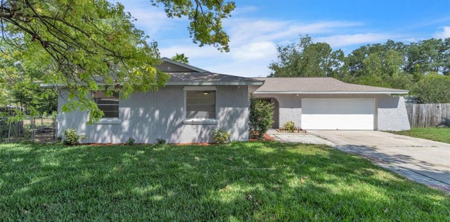 House in Casselberry, Florida 3 bedrooms, 128.48 sq.m. № 1745059