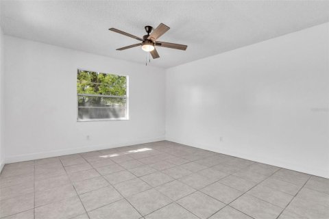 House in Casselberry, Florida 3 bedrooms, 128.48 sq.m. № 1745059 - photo 12