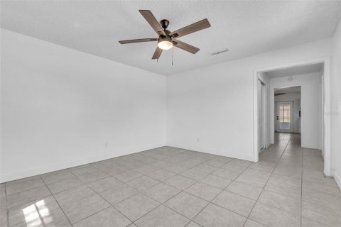 House in Casselberry, Florida 3 bedrooms, 128.48 sq.m. № 1745059 - photo 13