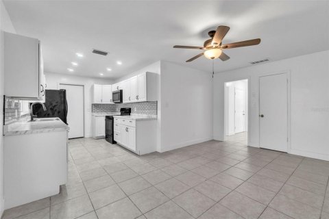 House in Casselberry, Florida 3 bedrooms, 128.48 sq.m. № 1745059 - photo 7