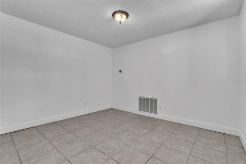 House in Casselberry, Florida 3 bedrooms, 128.48 sq.m. № 1745059 - photo 15