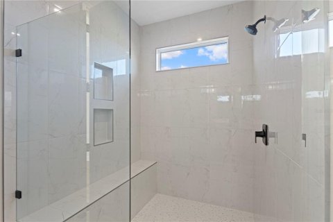 House in Tavares, Florida 3 bedrooms, 231.33 sq.m. № 2200741 - photo 13