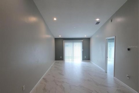 Villa ou maison à louer à Palm Harbor, Floride: 2 chambres, 92.9 m2 № 1911878 - photo 3