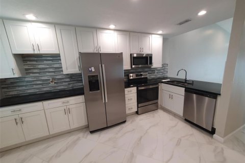 Villa ou maison à louer à Palm Harbor, Floride: 2 chambres, 92.9 m2 № 1911878 - photo 2