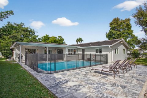 Villa ou maison à vendre à Coral Springs, Floride: 5 chambres, 215.53 m2 № 2186551 - photo 2