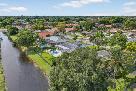Villa ou maison à vendre à Coral Springs, Floride: 5 chambres, 215.53 m2 № 2186551 - photo 12