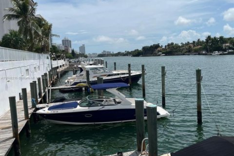 Condo in Miami Beach, Florida, 2 bedrooms  № 1737705 - photo 16