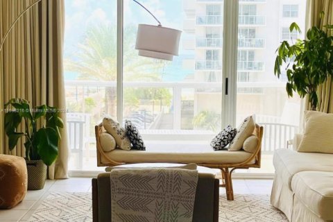 Condo in Miami Beach, Florida, 2 bedrooms  № 1737705 - photo 4