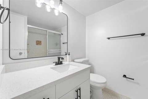 Condo in Miami Beach, Florida, 2 bedrooms  № 1737705 - photo 22