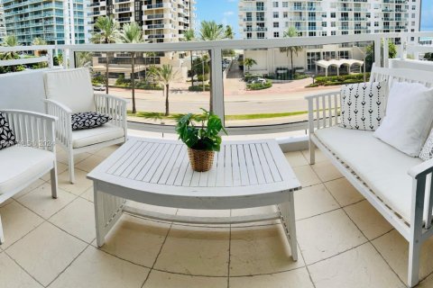 Condo in Miami Beach, Florida, 2 bedrooms  № 1737705 - photo 3