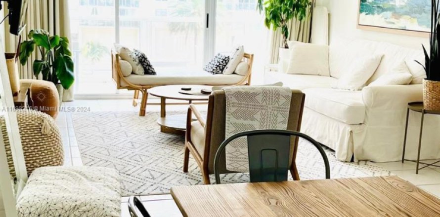 Condo in Miami Beach, Florida, 2 bedrooms  № 1737705