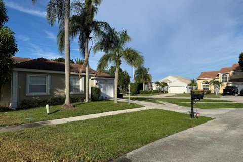 Villa ou maison à vendre à Boca Raton, Floride: 3 chambres, 184.32 m2 № 2250762 - photo 2