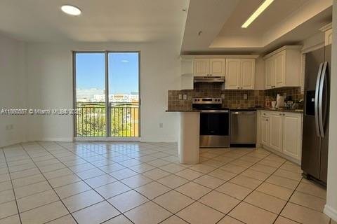 Condo in Miami, Florida, 1 bedroom  № 1889217 - photo 3