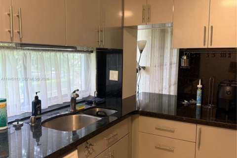 Condominio en venta en Sunny Isles Beach, Florida, 1 dormitorio, 71.26 m2 № 2060163 - foto 10