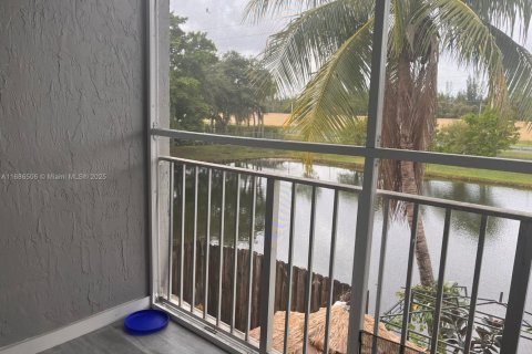 House in Doral, Florida 3 bedrooms, 104.05 sq.m. № 1438548 - photo 15